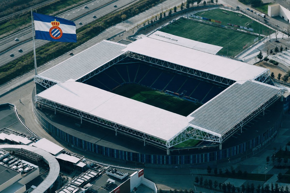 AlberttoMP's tweet photo. Ojalá acabe siendo cierto el rumor de la colocación de una gran bandera en los aledaños del estadio.

Y que sea en ese lado que da autopista. Mucha más presencia y visibilidad que junto a la estatua de la afición. 

¡Háganlo! @RCDEspanyol #RCDE https://t.co/AXq1XM8RY2