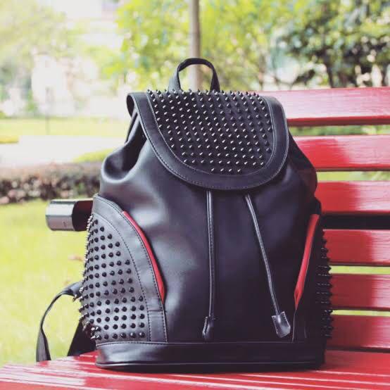 CHRISTIAN LOUBOUTIN PURE QUALITY BAG 🎒 PRICE : N75,000 LOCATION