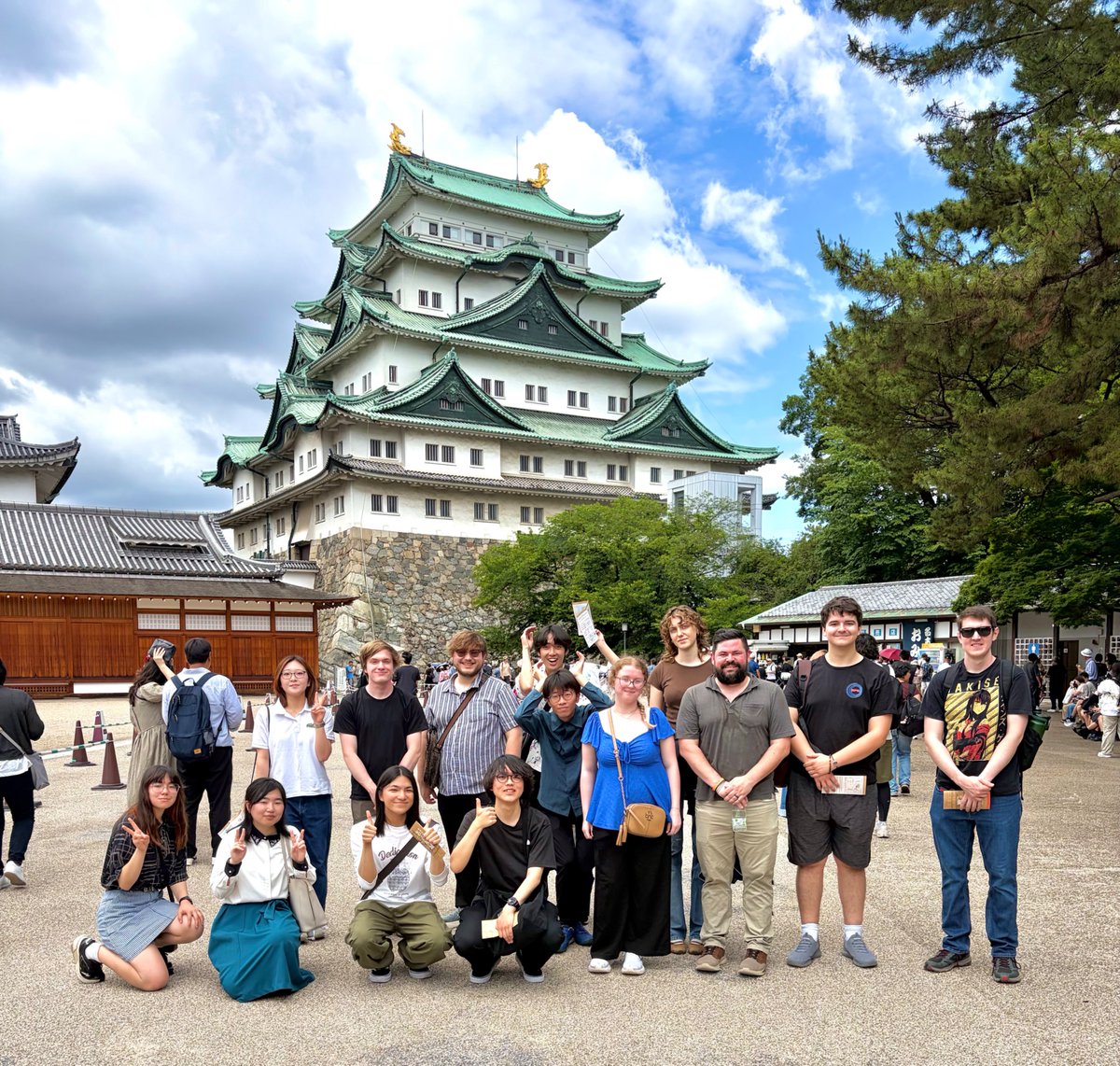 philab_'s tweet photo. アメリカからIRESプログラムの学生が来たので、みんなで名古屋城と名古屋市科学館に行きました！
楽しく交流しながら、名古屋の名所を満喫しました。

今週からは一緒に実験にも取り組んでいきます！💪🔥
#IRES　 #名古屋大学　 #ファイ研 https://t.co/D74lb7HcXZ