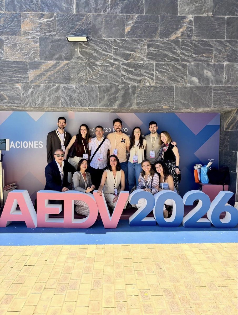 GVADrPeset's tweet photo. 🏅 Pilar Villodre, de Dermatología de @GVADrPeset , ha obtenido el 2° accésit del Premio “García Pérez” a la Mejor Comunicación Oral del 53 Congreso Nacional de Dermatología y Venereología por su estudio que relaciona la ovodonación y el Penfigoide gestacional.

👏🏻¡Enhorabuena! https://t.co/3TbkEwK3F9