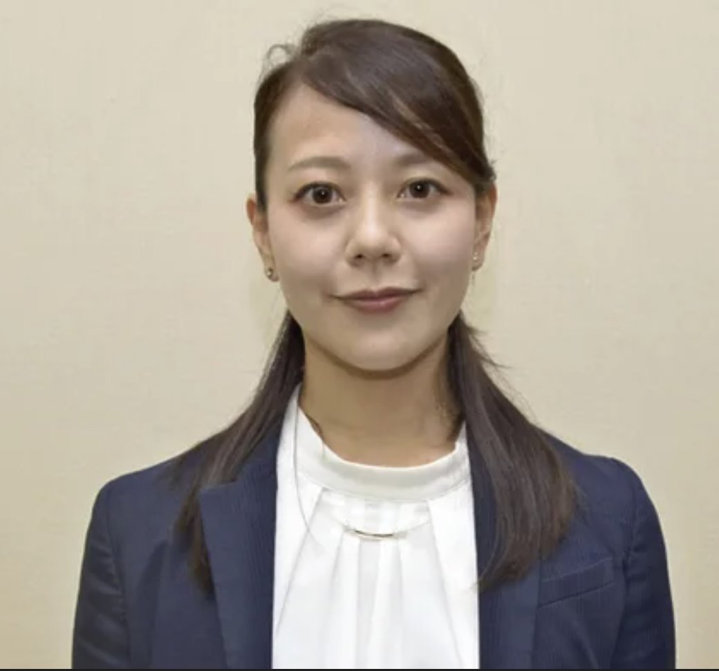 ideakiller's tweet photo. 京都府 #八幡市 の #川田翔子 市長（35）が今夏から産休を取る件について、#石丸伸二 が私見を述べている。

【(産休育休は取ってしかるべきという)それ自体の是非はそれはそうですよ。】

【「産休取るのはいいことだ」　そんなことみんな知ってるわ。】

と前置きした上で

【そこが 論点ではなくて、任期が限られている職において一定期間、4ヶ月ぐらい職から離れてしまうっていう繊���な問題なわけですよ。これ(首長の産休取得の是非問題)を議論してはいけない。何か突っ込んではいけないというものに言論が圧殺されてるのかなっていう風に、僕はちょっとそこに違和感覚えましたけどね。】

【���リコレというものが こんなにも力を持ってきてるんだなっていうのを感じました。】

と、息苦しさをまず述べた上で、市長(首長)という役職に対してこう述べる。

【そもそも市長というのは公務員といえども「特別職」という、特別な役職なんですよ。】

【(首長の職務形態には)休日という概念がないんです。勤務時間、勤務日という概念がないんです。なので産休というものも法律に規定されないんですよね。】

と「特別職」に対する法規定と実態を紹介したあとに、

【大事なのは4ヶ月、市長が職から離れることができるのかどうか】に尽きるのではないか、そして

【そもそも意思決定を4ヶ月しませんとか、職員と連絡取りませんっていうことじゃないはずなんですよ。】

と、首長の産休取得問題に切り込む。

こっから先は長くな��ので紹介しないが、

【この問題は慎重に、技術論(自治体運営論や組織論)とか制度とか分けてしてかないといけない】のにも関わらず

【リ��ラルなコメンテーターが、ここを追求しないことが僕はすごく不満だった】

【これは丁寧にちゃんと(問題を切り分けて首長の産休取得問題を)やって欲しいなっていう風に、今のメディアに対して思いました。キレイごとで済ませないでくれっていうね。専門家有識者と言われる方はこの繊細な問題に是非真正面から真摯に向き合って欲しいなと思いました。】

と、実に真っ当なスタンスと意見(と、いつもの左翼マスコミ批判)を述べた。

どっかのバカアンチが「石丸は経済保守にしか過ぎない」とほざいていたが、全く違うことが証明されたわけだ。

#石丸アンチは知性の最下層民

https://t.co/bkrAgQIiuN