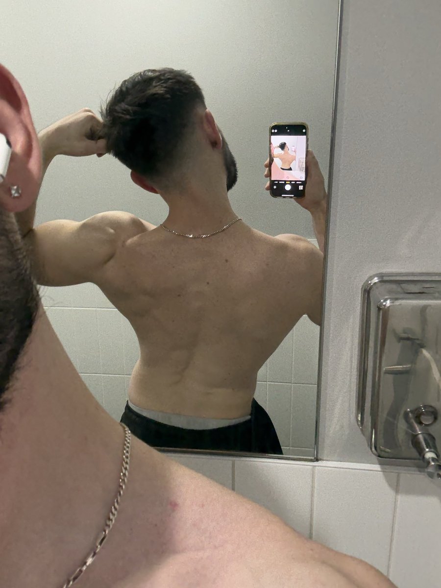 yourbfmaxx's tweet photo. lil gains https://t.co/yjrYOT7Kcv