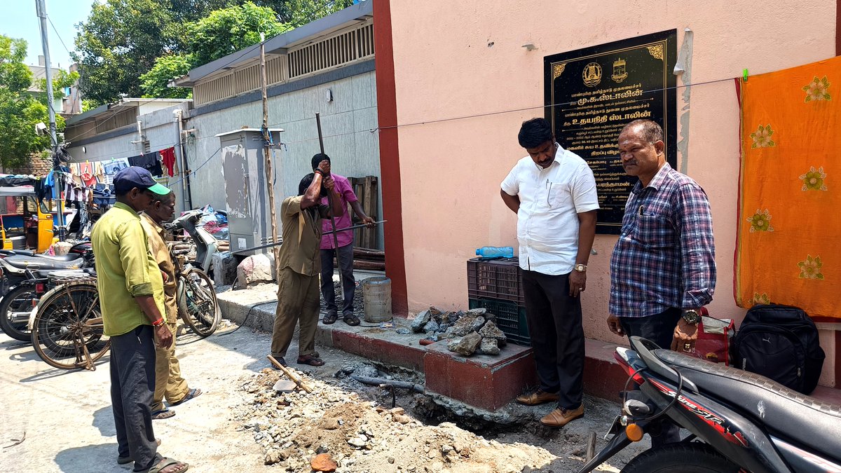 NatarajanGSBEEA's tweet photo. Beyond association works, our foremost duty is to serve the people and strengthen our corporation through dedicated field work.

As usual today, I inspected the LT cable fault restoration work in my area. https://t.co/5kbFaOPWRz