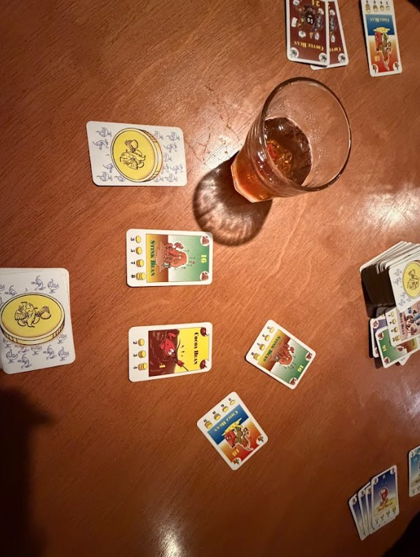 arkxxrays's tweet photo. drinks and cards never end quietly https://t.co/EpycfrKFmi