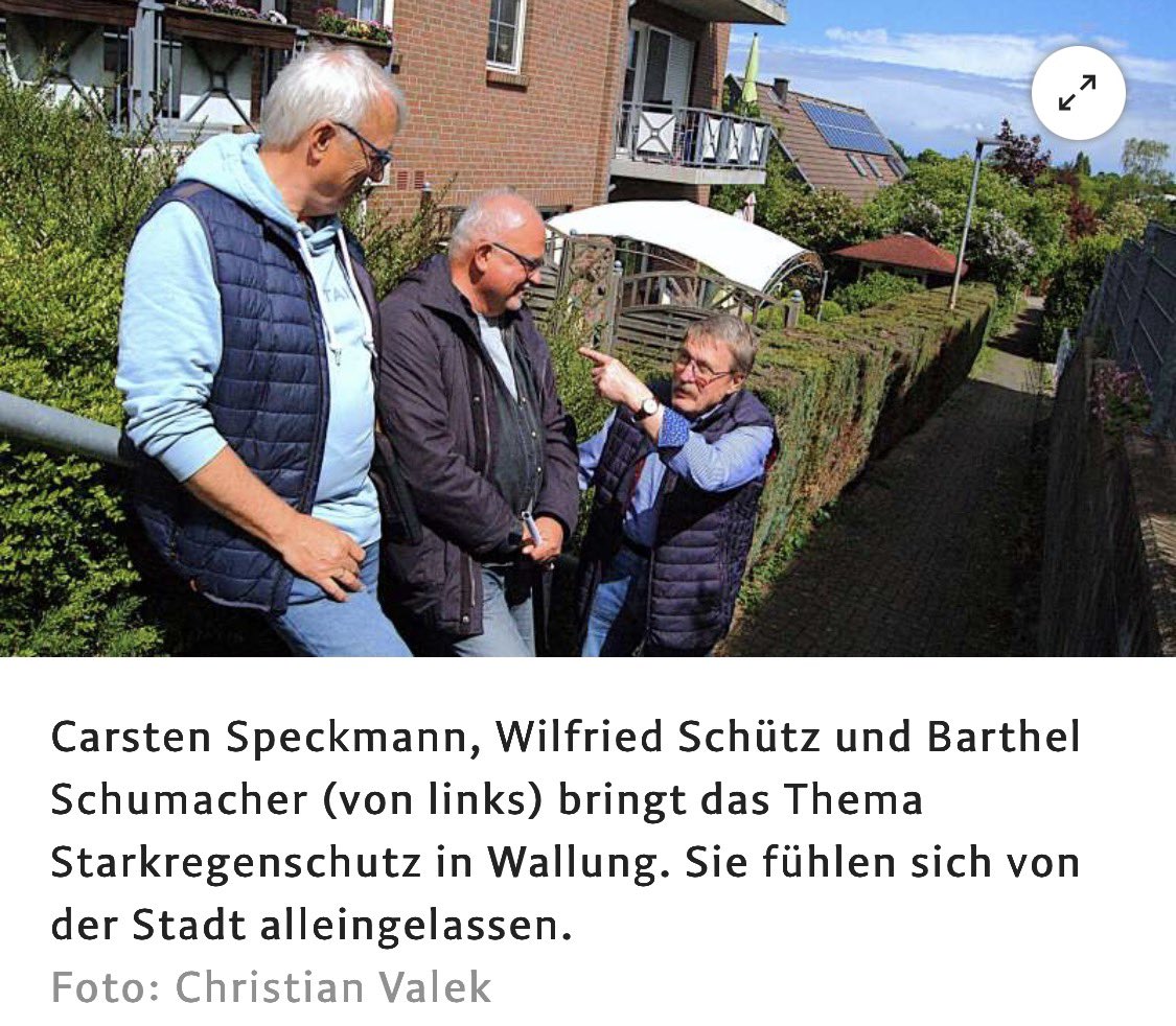 Rentner, die auf Dinge zeigen tweet media