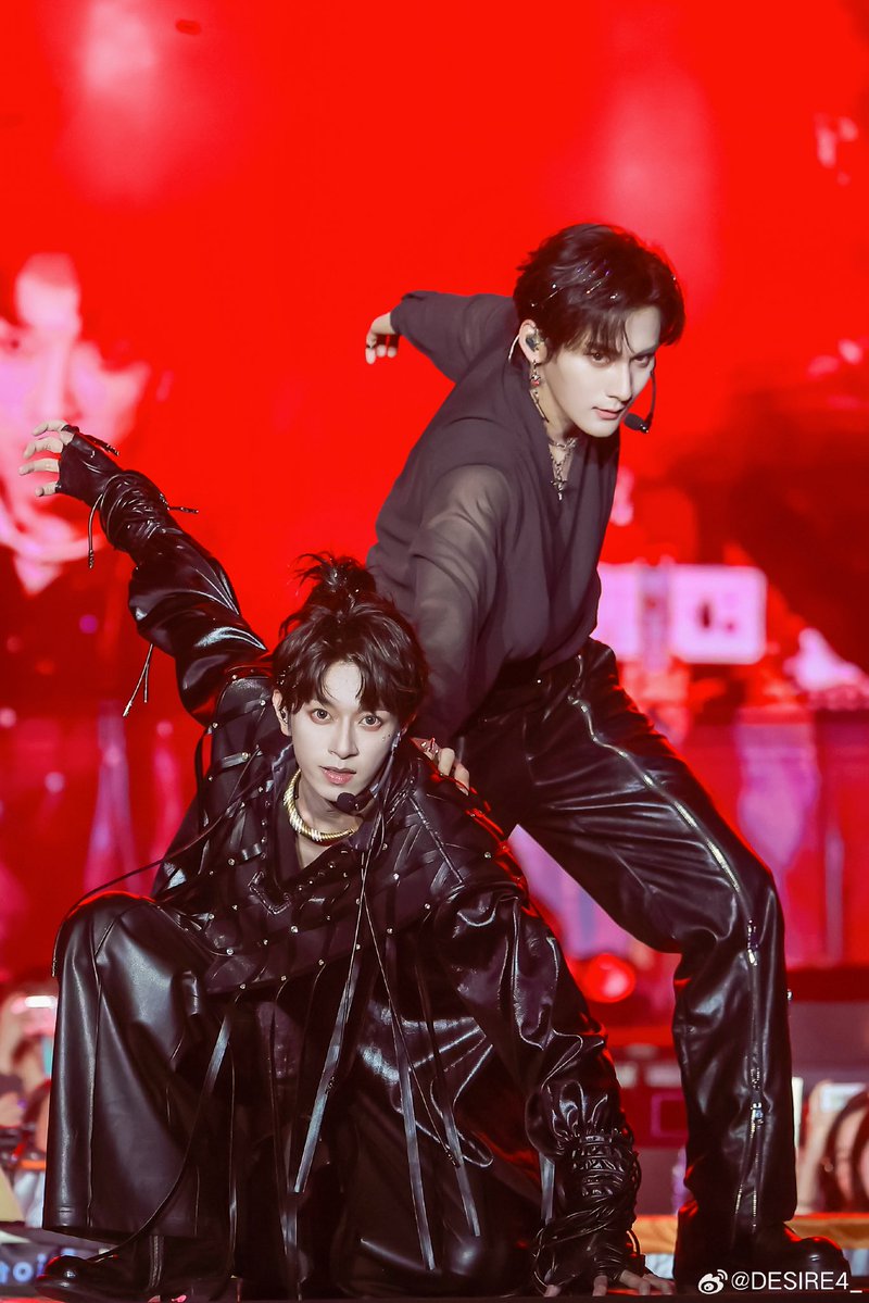 SEEKYLIPEIEN TH tweet media