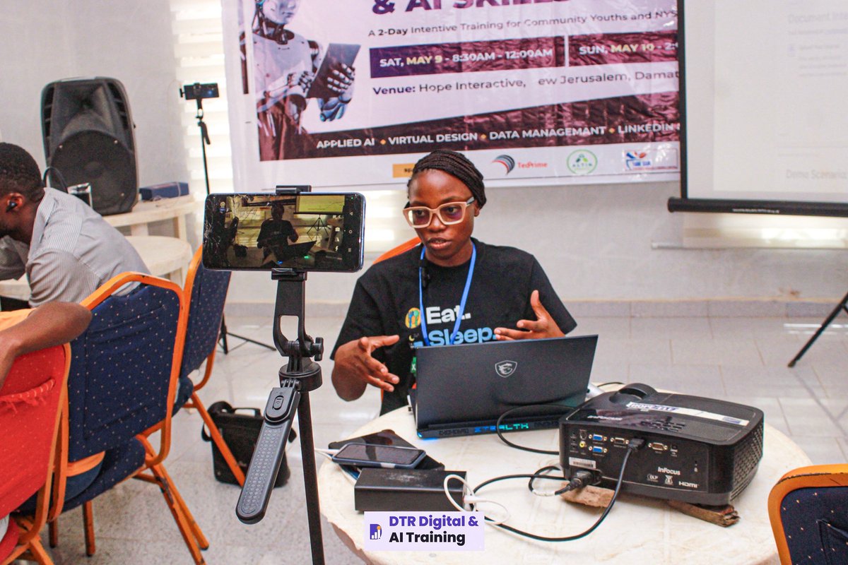 Olaoluwa__Mercy's tweet photo. Finally on Community Development Service, I organized a personal project, a training program titled “Damaturu Youth Digital &amp; AI Skills Training”, where I trained over 40 participants across 2 days. https://t.co/1VKClMzsH3