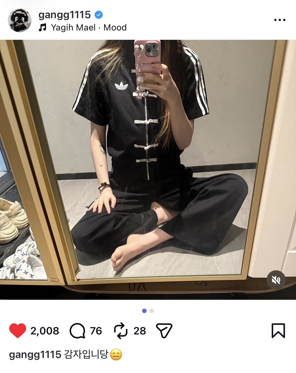 달 tweet media