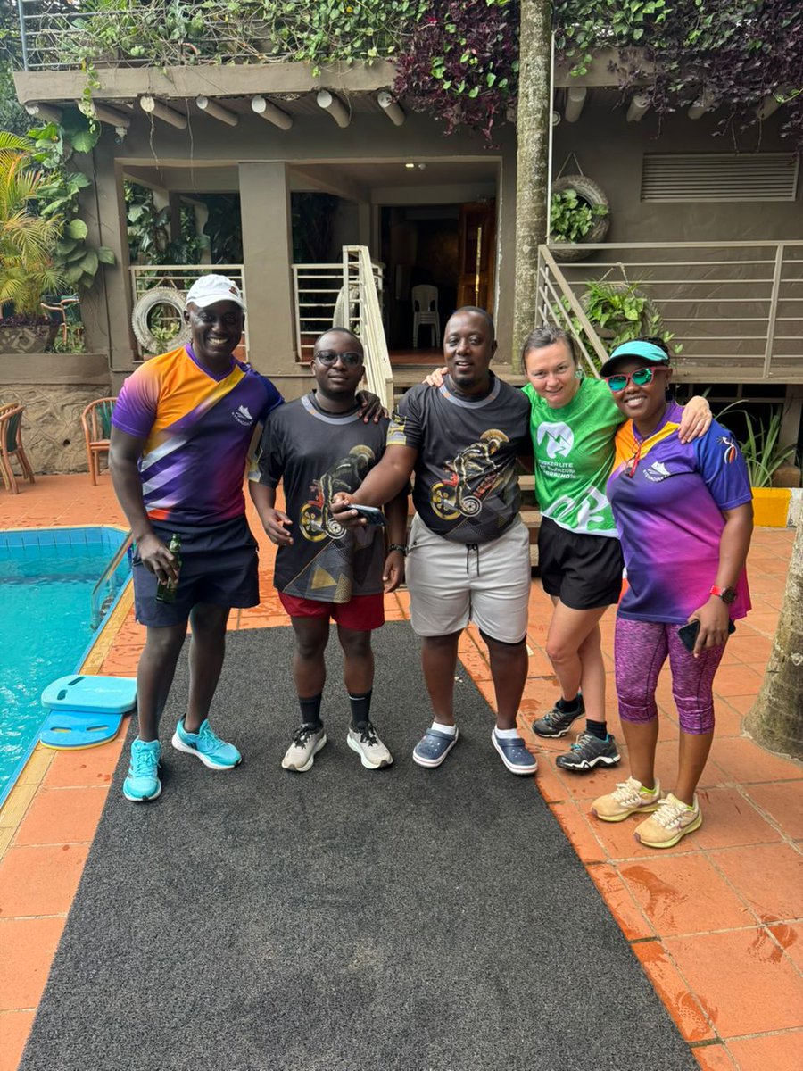 MakRun_Ug's tweet photo. JULY TAKEOVER!

Last weekend MakRun paid a visit to @RunKyewaggula for an easy breakfast run, & strategic plotting for the @teammatooke July Edition🏃🏾‍♂️

The running community is in for an unforgettable experience🚀

Special thanks to Kyewaggula Club for the hospitality & good energy.

July can’t come soon enough!