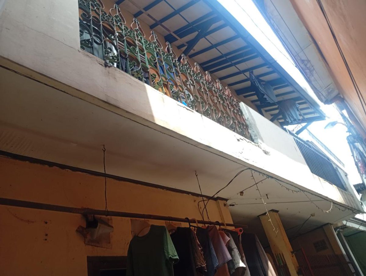 sinels24's tweet photo. halo ges mau bantu jualin rumah tp ini bekas kosan ya punya temenku, bukan utk disewa ya fren ini mau dijual full ada 11 kamar, klo direnov bisa bgt jd rumah pribadi

lokasi deket stasiun mangga besar, jakarta pusat.

detail lebih lengkap dibawah/bisa tanya” di dm yaa #zonauang https://t.co/dXFGoNYGaY