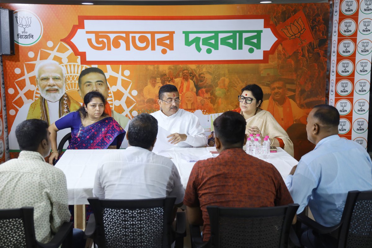 BJP4Bengal's tweet photo. রাজ্য বিজেপি সল্টলেক কার্যালয়ে মুখ্যমন্ত্রী শ্রী @SuvenduWB  মহাশয় 'জনতার দরবার' কার্যক্রমের মাধ্যমে সাধারণ জনগণের কাছ থেকে তাদের অভাব অভিযোগ শুনে দ্রুত সমাধানের আশ্বাস দেন। https://t.co/uOAhzmG7Jr