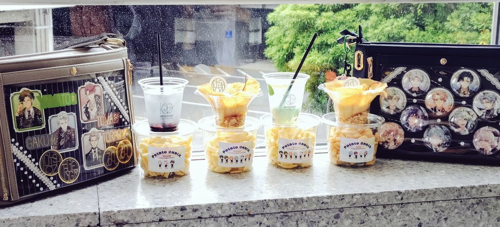 3173tm's tweet photo. アイナナEXPO最終日現地参戦してました！
前回惨敗だったフード完全勝利✨で嬉しかったです◎
ゆるっと付き合ってくれたひろさんありがとう💙🧡💜🩵🐗 https://t.co/Oth6Pp4cGR