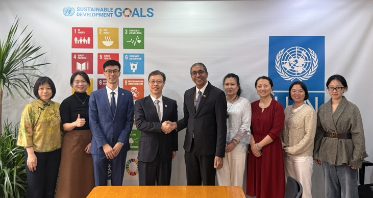 UNDPChina's tweet photo. .@UNDP🇨🇳's @JamesGCGeorge met with Dr. Zhang Zuqiang, Deputy Administrator of the China Meteorological Administration (CMA) @cmanewsinfocus, to discuss collaboration in key areas, including the #EarlyWarningsForAll initiative, #SSC, capacity-building, and mobilizing finance to strengthen climate resilience.

UNDP looks forward to deepening cooperation with CMA to advance #SDGs, #ClimateAction, and disaster resilience in line with UNDP’s Country Programme Document (CPD) & China's 15th Five-Year Plan.