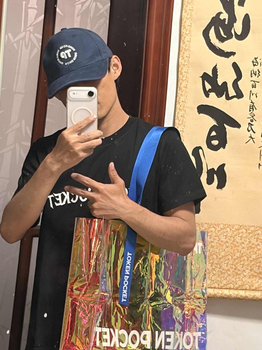 今天吃土 tweet media
