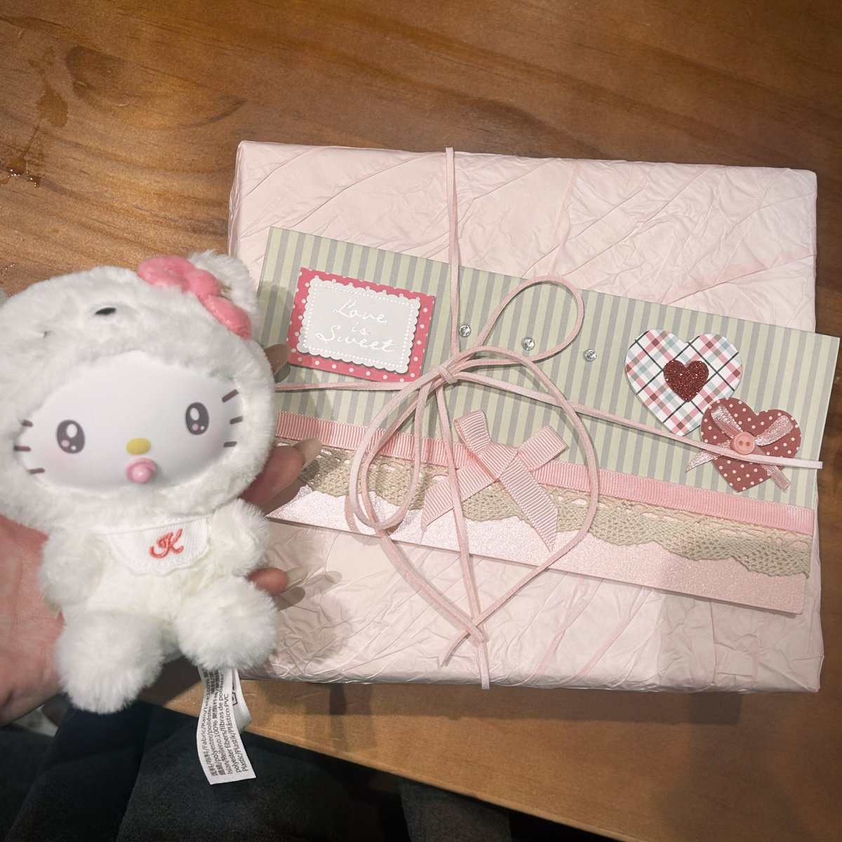 iamsocute_right's tweet photo. 收到过包的最好的生日礼物特别特别可爱 https://t.co/pKgZnoFPhF