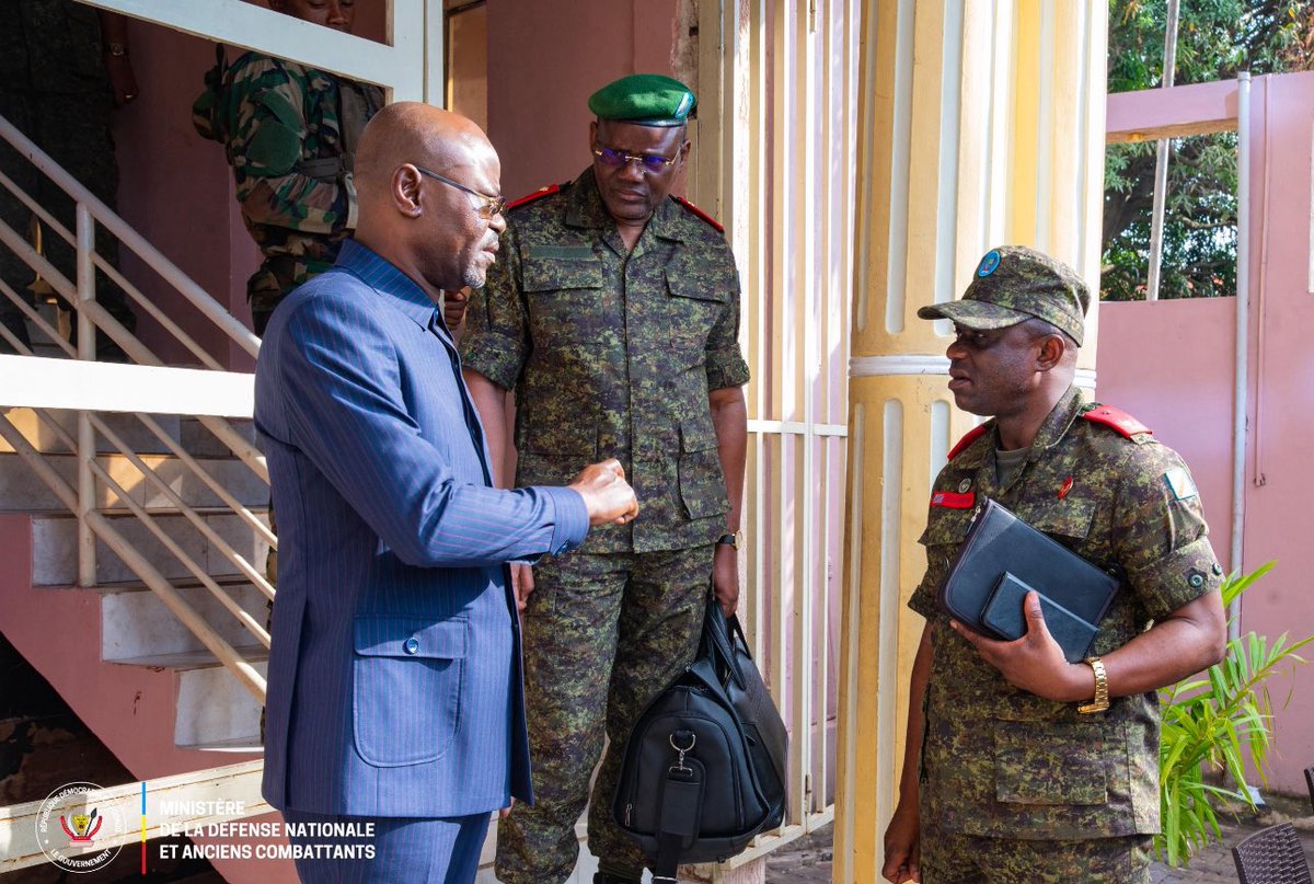 kajasarah18's tweet photo. #RDC :#UVIRA, #SUD-#KIVU, 25 mai 2026.
AprÚs sa premiÚre nuit à #UVIRA, en dépit des quelques poches de tensions signalées aux abords du Sud-Kivu, le Vice-Premier ministre, Ministre de la #Défense #nationale et #anciens #combattants S.E Me @GuyKabombo est attendu à #Bujumbura, capitale de la République du #Burundi, pour un échange bilatéral avec son homologue burundaise S.E @mariechantalni7 .
Les échanges porteront principalement sur les questions de la coopération militaire entre les deux pays, dans un contexte régional marqué par des défis sécuritaires persistants.
Il est également prévu des travaux des experts de deux parties sur l'évaluation et le renforcement de la collaboration militaire des forces burundaises engagées aux cÎtés des forces armées de la République démocratique du Congo.