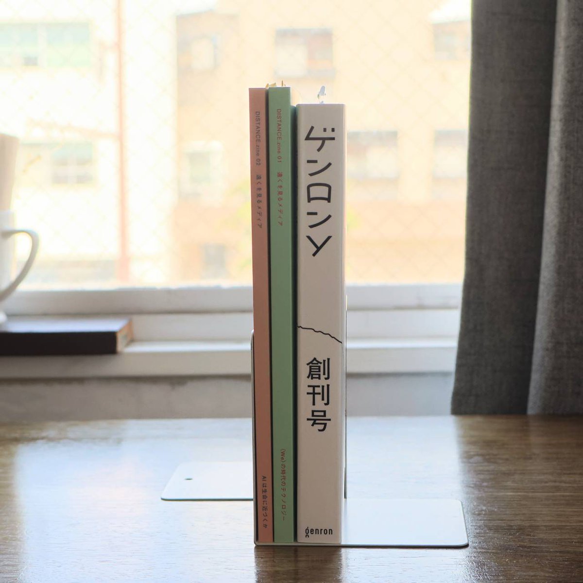 books_leiden's tweet photo. 【入荷しました】
『DISTANCE.zine 02　AIは生命に近づくか』￥2,200-
『DISTANCE.zine 01　〈WE〉の時代のテクノロジー』￥2,200-

『ゲンロンy 創刊号』￥3,080- https://t.co/4oWb40M6vA