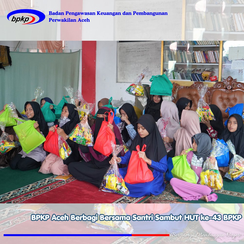 bpkp_aceh's tweet photo. Hai Sobwas Mandum!
Dalam rangka menyambut HUT ke-43 BPKP, Perwakilan BPKP Aceh menggelar kegiatan “BPKP Berbagi” dengan menyalurkan tali asih kepada santri di Pesantren Baldatun Thayyibatun Wa Rabbun Ghafur (BTRG), Banda Aceh (20/05/2026).

Kegiatan ini menjadi bentuk kepedulian sosial BPKP Aceh kepada masyarakat, khususnya para santri dan anak yatim piatu yang berada di lingkungan pesantren.
Bantuan yang disalurkan berupa paket kebutuhan harian, perlengkapan sekolah, serta santunan. Kegiatan juga turut diramaikan oleh Dharma Wanita Persatuan (DWP) BPKP Aceh yang ikut berpartisipasi dalam rangkaian acara.

Kepala Perwakilan BPKP Aceh, Nanang Agus Sutrisno, menyampaikan bahwa momentum HUT BPKP tidak hanya dimaknai sebagai peringatan kelembagaan, tetapi juga sebagai sarana memperkuat kepedulian dan kebersamaan dengan masyarakat.

Suasana kegiatan berlangsung hangat dan penuh keakraban melalui sesi interaktif bersama para santri yang diakhiri dengan doa bersama dan ucapan HUT ke-43 BPKP.

#hadirbermanfaat