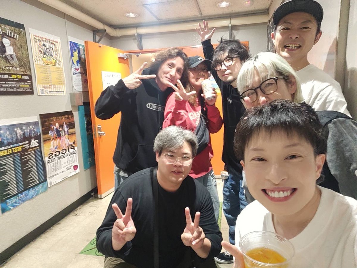 bepo0312's tweet photo. Hand Led 1st E.P. “Re:chapter” Release Tourを観にHEAVEN’S ROCK Utsunomiya 2/3(VJ-4)へ
全主演バンド熱いカッコ良いライブをしてくれて、フロアも爆上がり🔥
宇都宮の夜は最高！
マキちゃん驚かせよ大作戦も成功し、とても楽しかった😊

Hand Led 
PAKU-TOH
AGE OF KID 
that’s Insane 
Synergy https://t.co/l2KpZQ2YrU