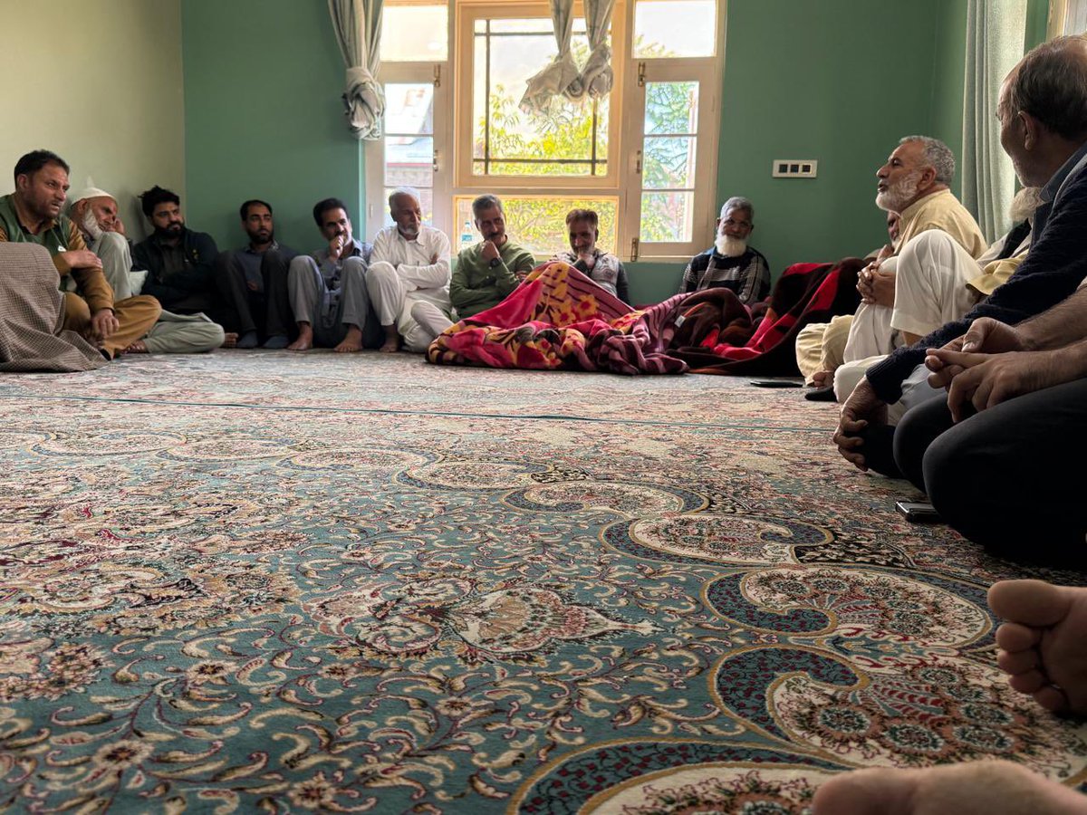 hilalshah786's tweet photo. Visited  Sarnal Balal to express  my heartfelt condolences on sad demise of Hanifa Aapa W/o Gh Mohd Wani Sb. 

Offered Fateha and prayed for Magfirat for the departed soul.

Was accompanied by senior associates. https://t.co/0CtTc0KFTS