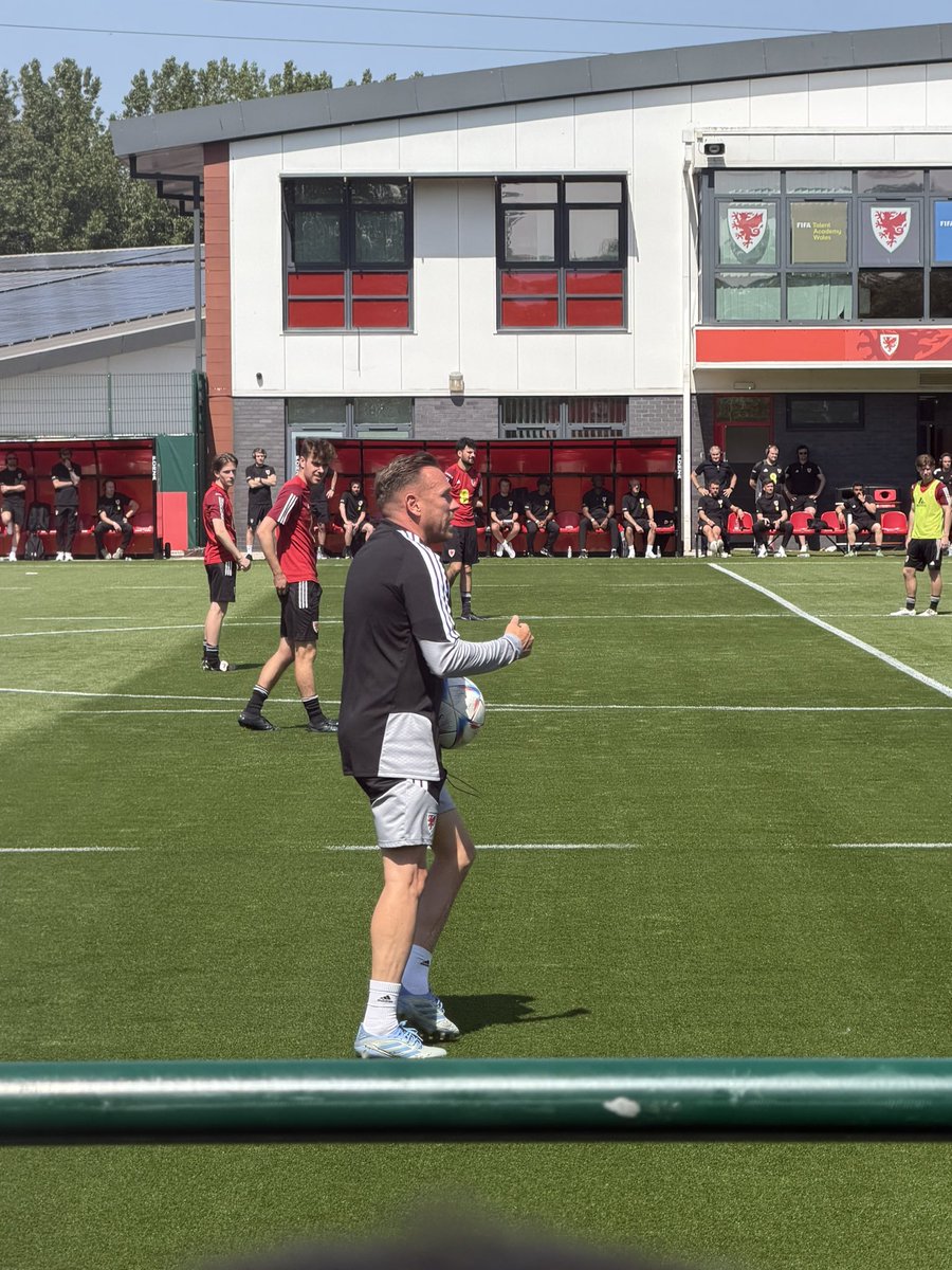 andygoodwin13's tweet photo. Great weekend at the @FAWCoachEd Coaches Conference at Celtic Manor ⚽️
Brilliant insights from Pro Licence coaches and guest speakers 🏴󠁧󠁢󠁷󠁬󠁳󠁿⚽️ https://t.co/KqoSApbtVL