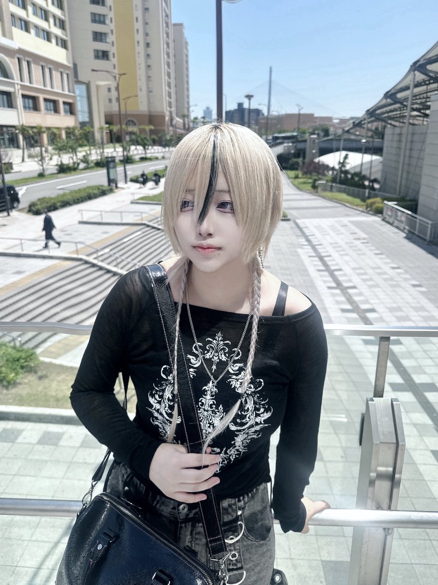 setsna_25's tweet photo. 猫背やし陰キャやしもう家出んな https://t.co/hnPzTBZYiC