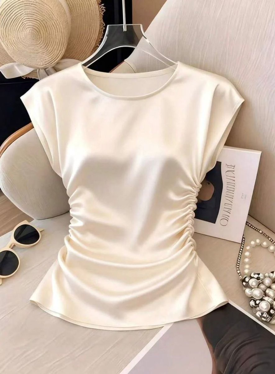 Katambulajulie3's tweet photo. Clean lines, confident strides — black & white office edition.
WhatsApp 0784298732| California Plaza, First Floor Shop 1F06 Luwum Street Kampala
#DCCoutureUganda #CorporateStyle #WorkwearGoals #MonochromeOffice #UgandaFashion https://t.co/UCJ0XayMRj
