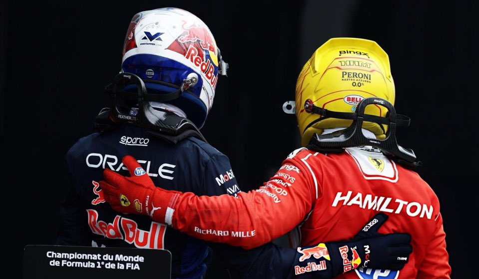 jpbrenas's tweet photo. La F1, c’est aussi ça❤️
#Hamilton #Verstappen #GPCanada https://t.co/GbYvkYHDB3