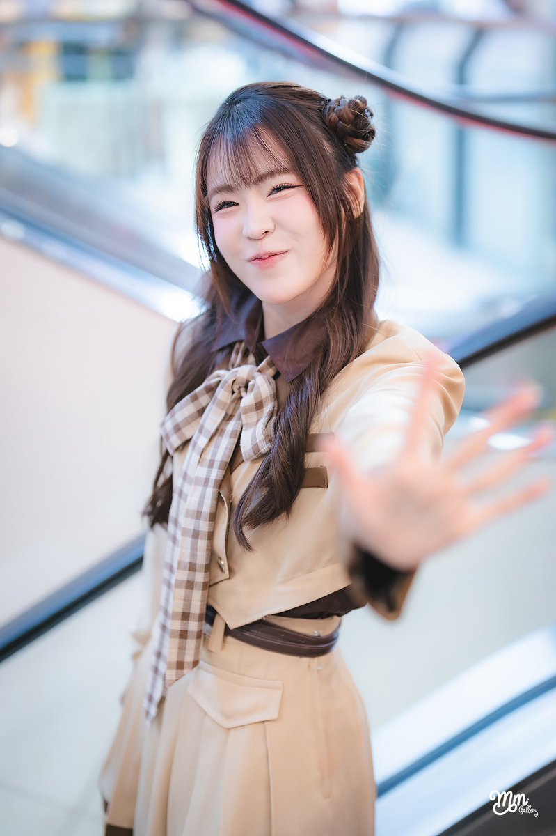 MMGallery48's tweet photo. แค่ยิ้มก็พอเพียงเท่านั้น ~ 🥰

#ArleeBNK48 #BNK48 #MMGallery https://t.co/Vx5d6ufqWk