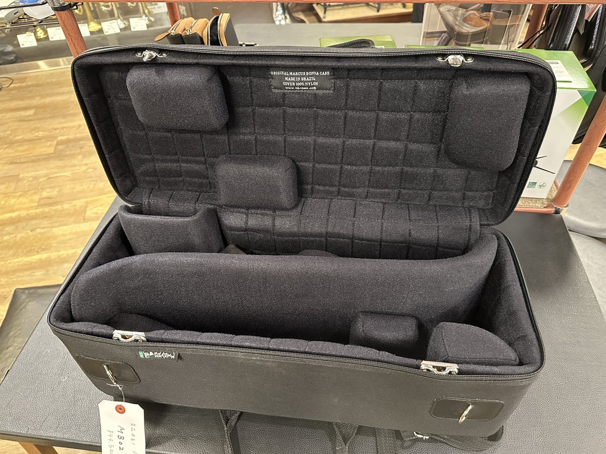 中古&アウトレットケースが続々入荷してきたため、ご紹介