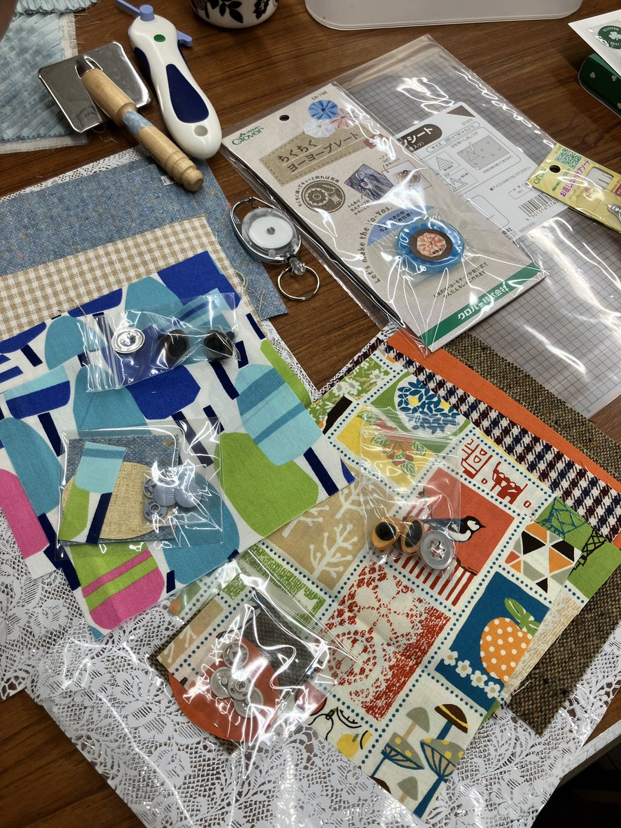 Mcolor_plus's tweet photo. 十三駅すぐの  #Ｊミシンソーイングさん に、明日のイベント準備に伺いました！
直前ですが、まだ若干受付可能です😊
ハギレ活用にもオススメの #スラッシュキルト 体験、ぜひご参加ください。
 #パフェプロジェクト大阪 #クロバー #ワークショップ  #ミシン https://t.co/WOKJSsI85Z