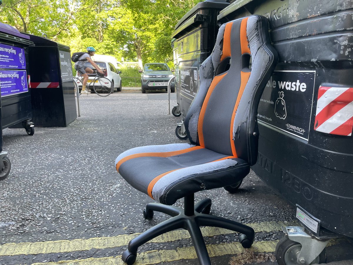 SmagSocials's tweet photo. Great news for Bank Holiday Monday:  that extra comfy seat they installed near the Meadows is still available.

We'd say be quick to avoid disappointment, but with @Edinburgh_CC... ?   #visitEdinburgh #festivalcity https://t.co/Mr5K7bppQa
