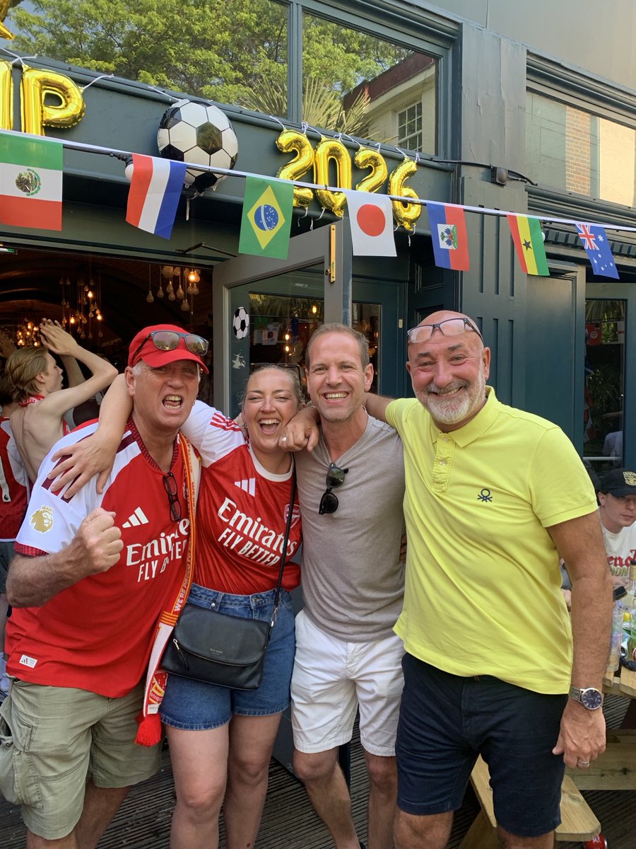 StuartSherry's tweet photo. On to Budapest! ✈️ 🍻 🏆 https://t.co/uagNoY7P9U