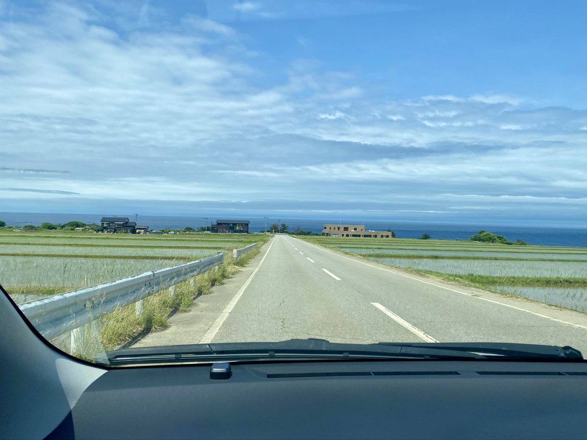KANAP9's tweet photo. 先ずは道遊の割戸を見て海側へ
綺麗な海を見ながら気になる所で止まりつつ尖閣湾、大野亀、二ツ亀、
トキ保護センターに寄って小木港まで
詰め込みすぎ観光
運転してくれたヒロぴーホント感謝です！ https://t.co/yshEsLCIig