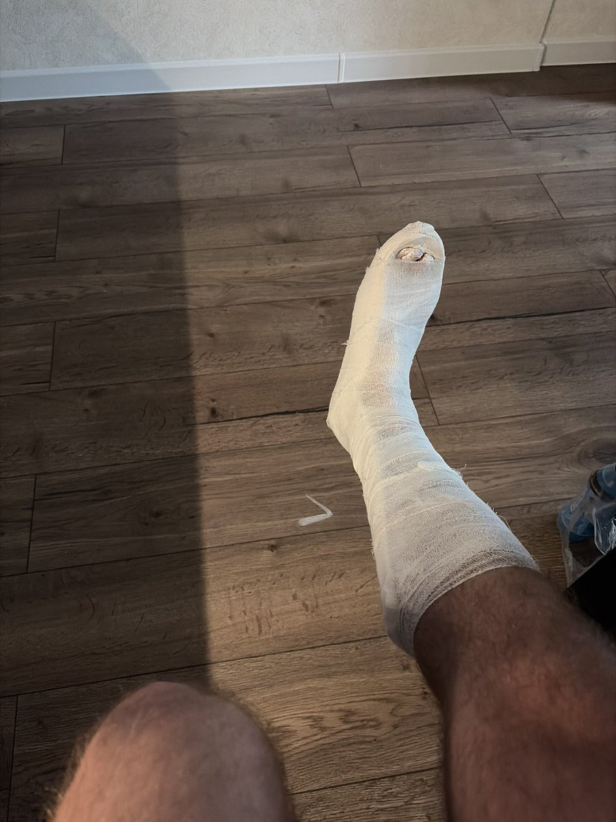 StryiaChekhova's tweet photo. Разъебать голеностоп на Padel tennis за неделю до лета… It’s me 
Черная полоса продолжается… https://t.co/Sjk5bZkXYl