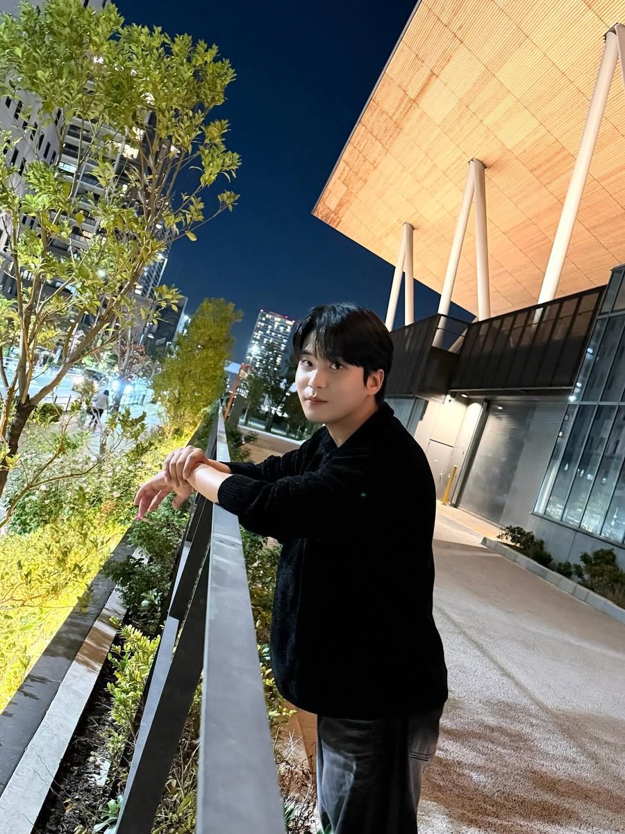 jhs_rev's tweet photo. Now jongho why would you delete these posts on insta ☹️ https://t.co/pP7Ww7asSC