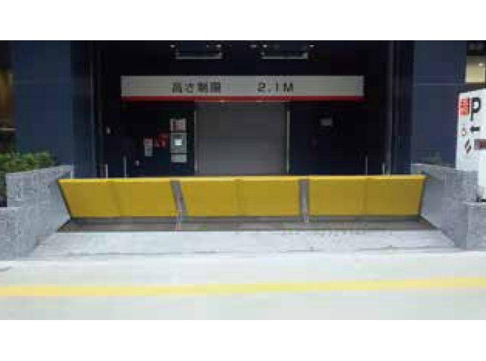 daikure's tweet photo. 防水製品『浮力式防水板』
https://t.co/CUzUqa3580

国土交通省より、地下駐車場に関する浸水対策ガイドラインが策定され、防水板の自動化が推奨されています。水位の変化に追従して自動で起伏する「浮力式防水板」をご紹介します。

○ガイドライン
「水位に応じて自動的に起伏する機能を持つ浮上式を基本とする」と明文化されました
使用者の安全や避難行動に配慮するよう記されています

■ラインナップ
浮上式以外にも、脱着式・シート式・簡易式や床下換気口向けなど多彩な商品で浸水対策をサポートいたします

#ダイクレ #グレーチング #防水板 #防水製品 #止水製品 #自動起伏 #浮力式防水板