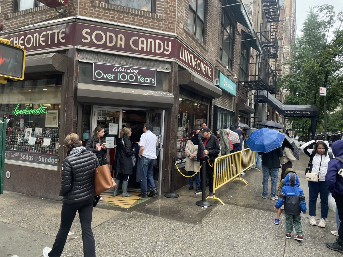 LexingtonCandy's tweet photo. Come join us on the corner of 83rd and Lex! https://t.co/w08rUu0a4f