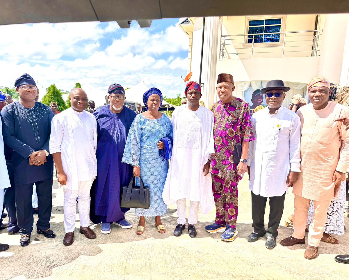 cibnigeria's tweet photo. The President/Chairman of Council, Dele Alabi, Ph.D, FCIB, attended the Funeral Ceremony of our late past president, DCN Prof. Segun Joseph Ajibola, FCIB, at Ipoti Ekiti, Ekiti State.

#CIBN #LegacyOfExcellence #ValedictorySession #ProfessionalExcellence https://t.co/u829lKX3XU