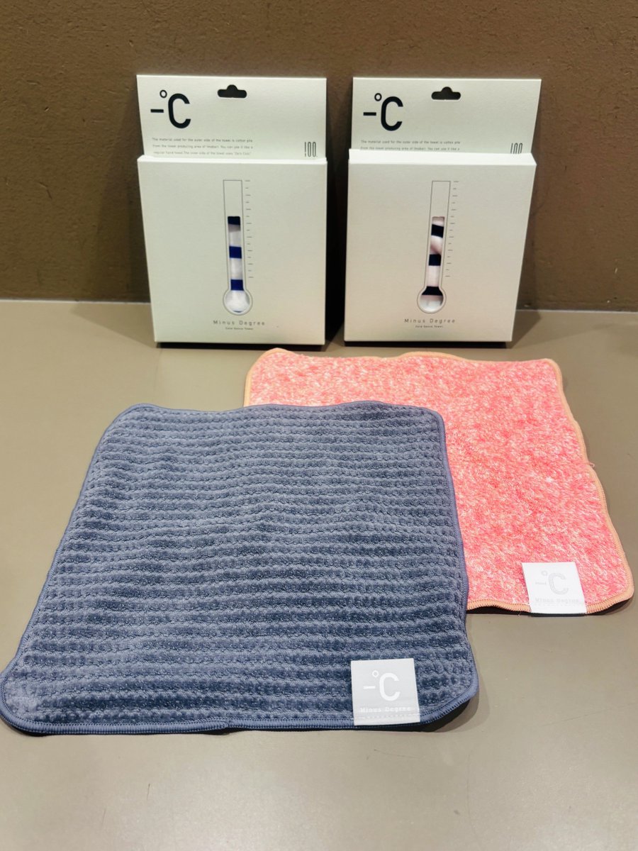 TOKYO3_'s tweet photo. 「MINUS DEGREE」一見シンプルなタオル。裏地を触った瞬間に驚きが！風に当てるだけで冷たさが復活するのでこれからの季節の強い味方に💪表地は肌触りのいいコットン100%だから汗もしっかり吸収✨暑い中頑張るあの人へ。ひんやりとした癒しを届けてみませんか？ #トーキョーみっつ https://t.co/Yugl6YrQW2
