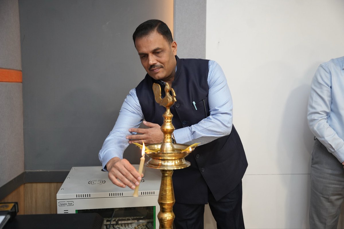mopr_goi's tweet photo. #NirbhayRaho | The three-day training programme on “Freedom from Violence: Capacity Building of Master Trainers on Legal Provisions on Safety and Security of Women” commenced with the ceremonial lighting of the lamp by distinguished dignitaries at the Indian Institute of Public Administration (IIPA), New Delhi.

#PMO #MoPR #WCD #NirbhayRaho #NirbhayNetri #FreedomFromViolence #NirbhayaFund #GenderResponsiveGovernance #LegalAwareness #PanchayatiRaj #GrassrootsGovernance #WomenSafety