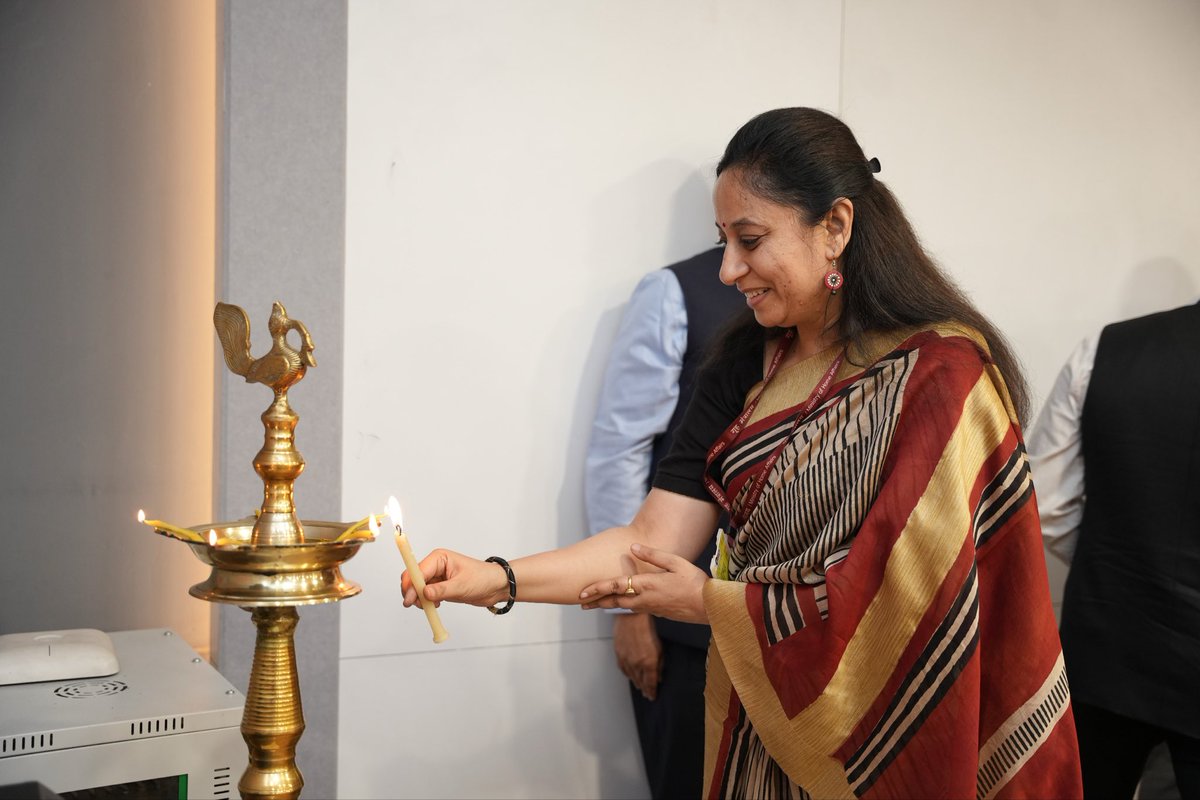 mopr_goi's tweet photo. #NirbhayRaho | The three-day training programme on “Freedom from Violence: Capacity Building of Master Trainers on Legal Provisions on Safety and Security of Women” commenced with the ceremonial lighting of the lamp by distinguished dignitaries at the Indian Institute of Public Administration (IIPA), New Delhi.

#PMO #MoPR #WCD #NirbhayRaho #NirbhayNetri #FreedomFromViolence #NirbhayaFund #GenderResponsiveGovernance #LegalAwareness #PanchayatiRaj #GrassrootsGovernance #WomenSafety