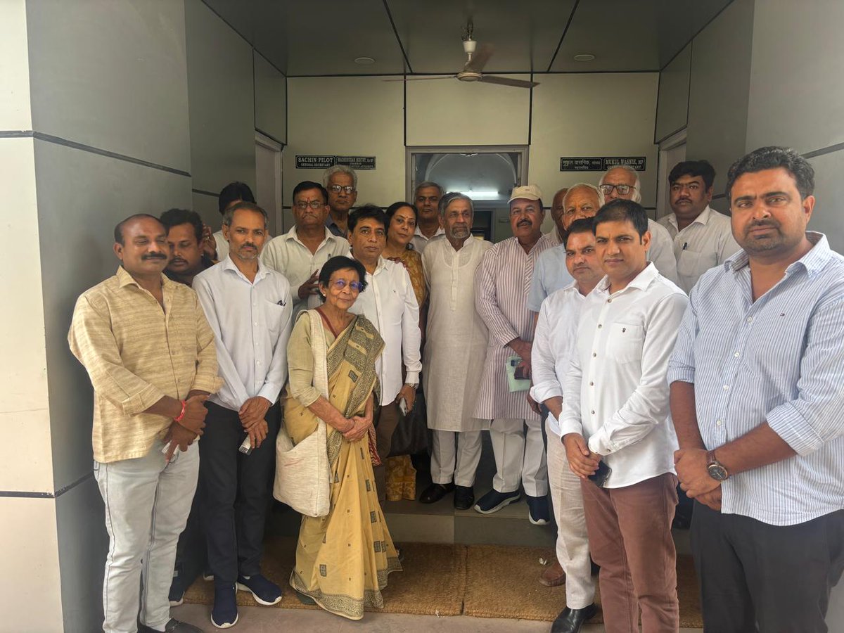 PraveenDavar's tweet photo. Took over as Chairperson, AICC Vichar Vibagh this morng.  Expressed gratitude to Cong President @Kharge ji,  CPP Chairperson Smt #SoniaGandhi and LoP @RahulGandhi . Issued instrs. to observe the 62nd death ann. of Pt. #JawaharlalNehru on 27th May befittingly. https://t.co/N2t8UiQiUC