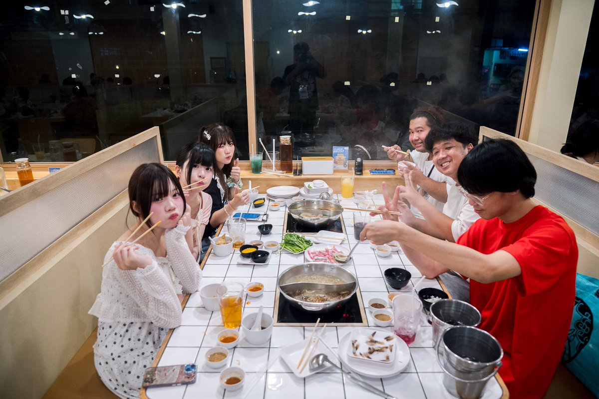 monophine's tweet photo. JAPAN WEEK x World Cosplay Summit Thailand 2026
Fan Meeting (Off-kai) Shabu Dinner
📍Kinn's The Buta Soi Central Korat 

#Kagekishi #影騎士
#KIRAKIRAROMANCE #キラロマ https://t.co/bP3AZHWE4y