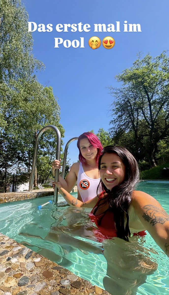 mariaandcharly2's tweet photo. First time in the pool this season 💦☀️
Nothing beats that fresh summer feeling 😍🏊‍♀️✨

#PoolDay #SummerVibes #FirstSwim #SunnyDays #PoolTime #GoodVibes #SummerMood #RelaxMode #WaterBaby #FunInTheSun 🌴💙 https://t.co/uGqfEsUyzQ