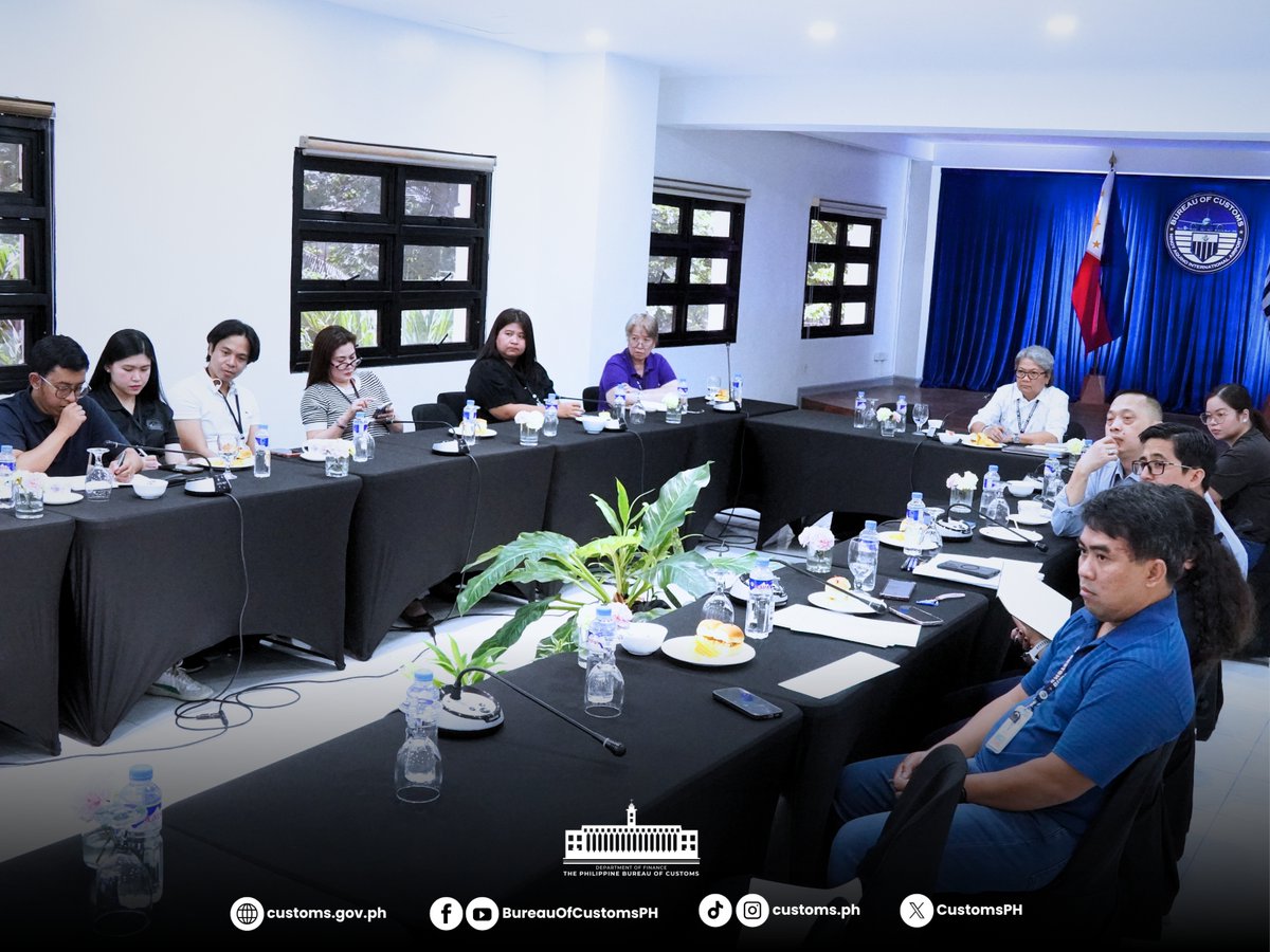 CustomsPH's tweet photo. #BOCNewsToday | Driving faster and more efficient export trade under the directive of President Ferdinand R. Marcos Jr., Bureau of Customs (BOC) Commissioner Ariel F. Nepomuceno is pushing the rollout of the Electronic Airway Bill (e-AWB). 

Full story: https://t.co/uM4bgufGL2 https://t.co/u2kiYTgz7W