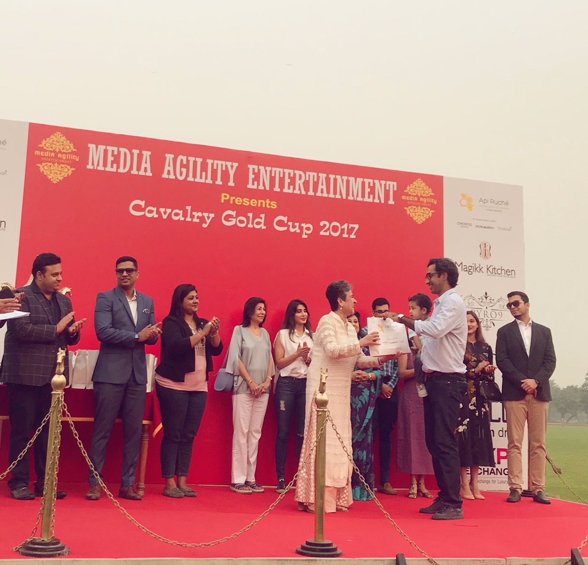 ratan_mrs's tweet photo. Awarding  the  winning  SONA   STEERING  team of Late Sanjay Kapur  ,  Oct 2017  when CLUBS including this one the Race Course  are so much in the news . How time flies , an exact year since he passed .. https://t.co/tJigEQnDvn