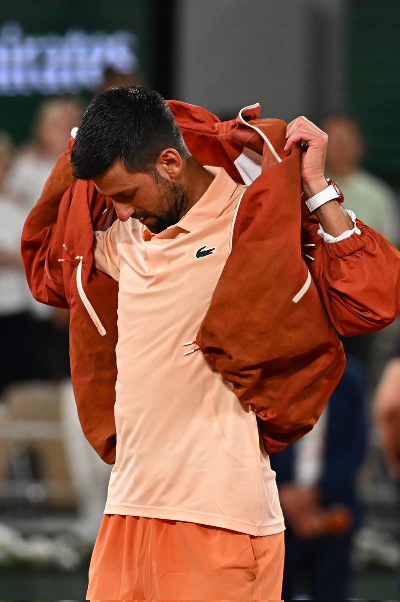 Lacoste's tweet photo. 82 Grand Slam appearances. ✨
Iconic, always. 

@djokernole @rolandgarros 
#TeamLacoste https://t.co/cBqAMgVNJ5