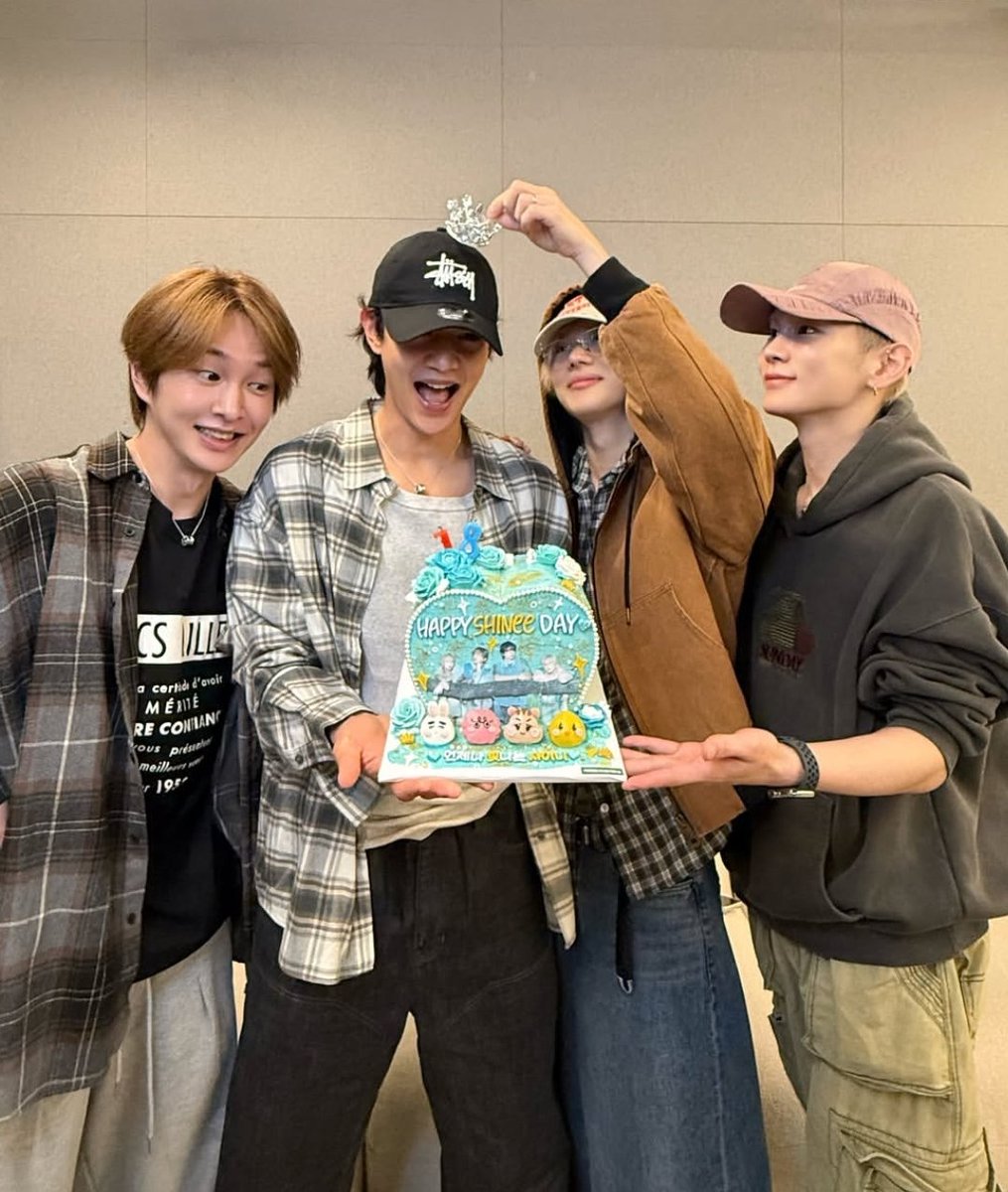 Taemrizz's tweet photo. Happy SHINee Day!
18th anniversary

#taemim #Minho #onew #key #샤이니 https://t.co/ZVADmVlZmA