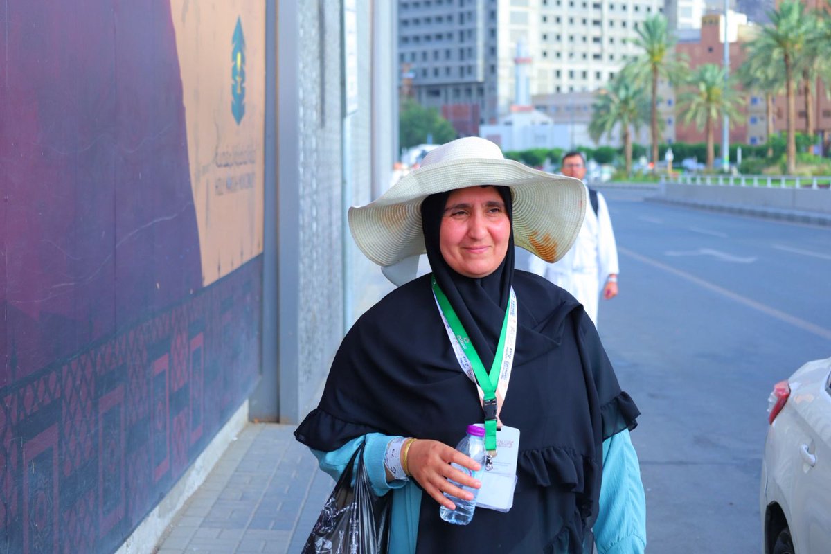 shahdnow's tweet photo. #شاهد_الان
جموع الحجاج وأرتال الحافلات والمركبات تتجه صوب مشعر منى في يوم التروية وسط انسيابية وتنظيم متقن، فيما تتعالى أصوات التلبية والتكبير في أجواء إيمانية مفعمة بالسكينة والطمأنينة، والحجاج يملؤهم الفرح والشوق لأداء المناسك.
#شاهد_الآن_حج_1447هـ
#أذن_بالناس 
#بسلام_آمنين
#حياكم_الله
#مكة
#حجاج
#حج
تصوير عثمان الزهراني @Othman054900
